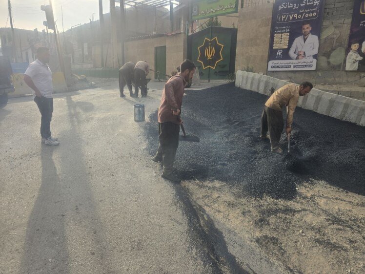 پروژه زیرسازی و آسفالتکاری شهرداری روستای گزنک در جاده آبعلی